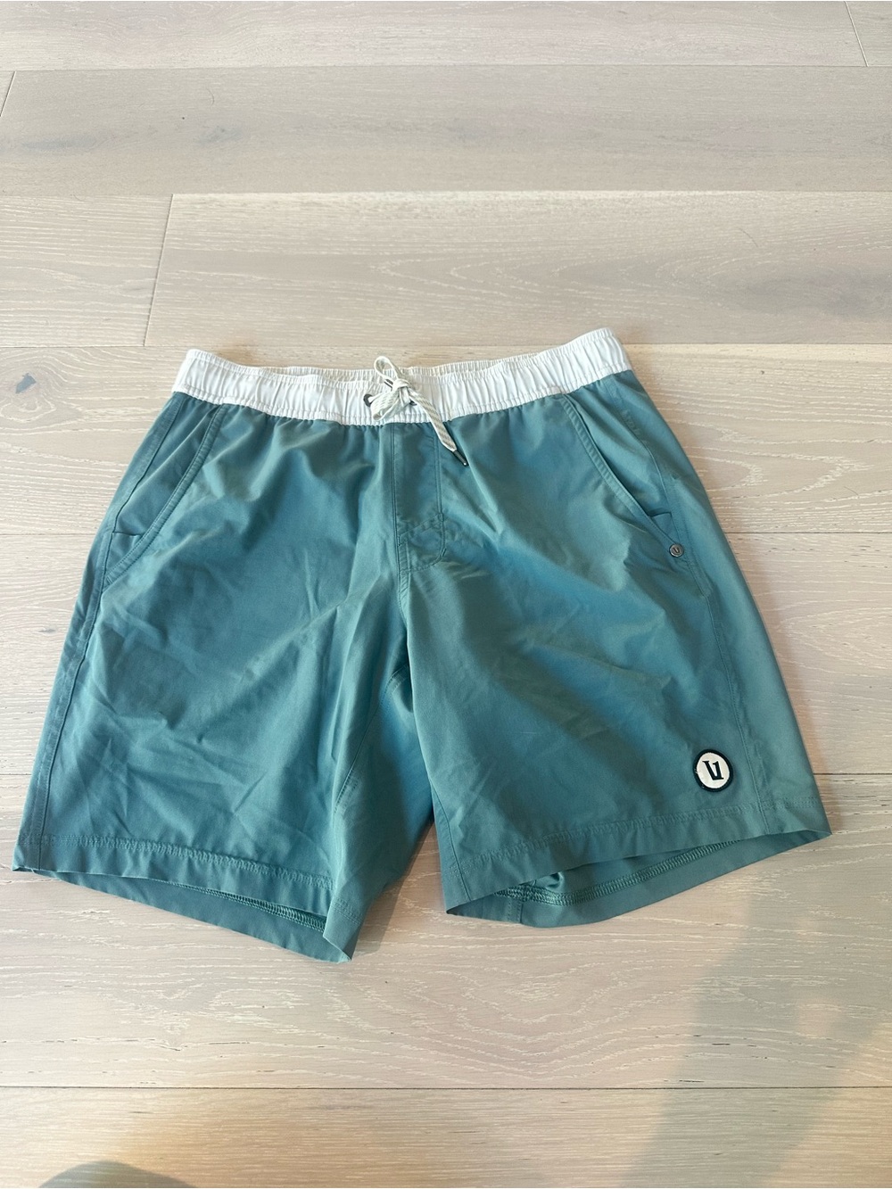 Vuori Kore Shorts Mens small Teal Blue Lined Athletic Training 7 Inch Inseam